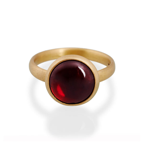 Large Oval Garnet Vintage 9ct Gold Ring - Etsy UK | Etsy gold ring, Single  stone ring, Rings