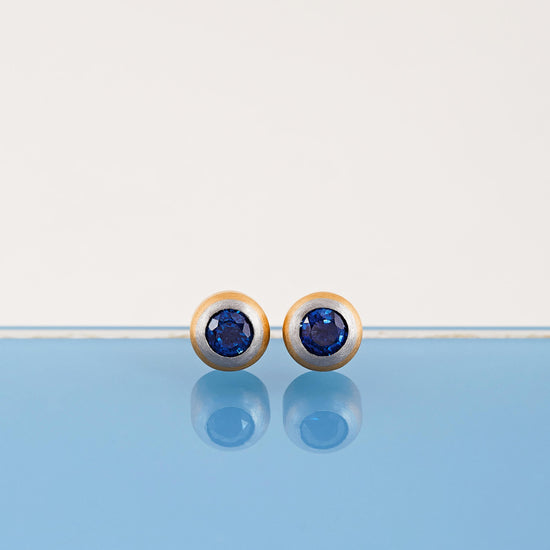 Load image into Gallery viewer, Sapphire Stud Earrings, 22ct Gold &amp;amp; Platinum
